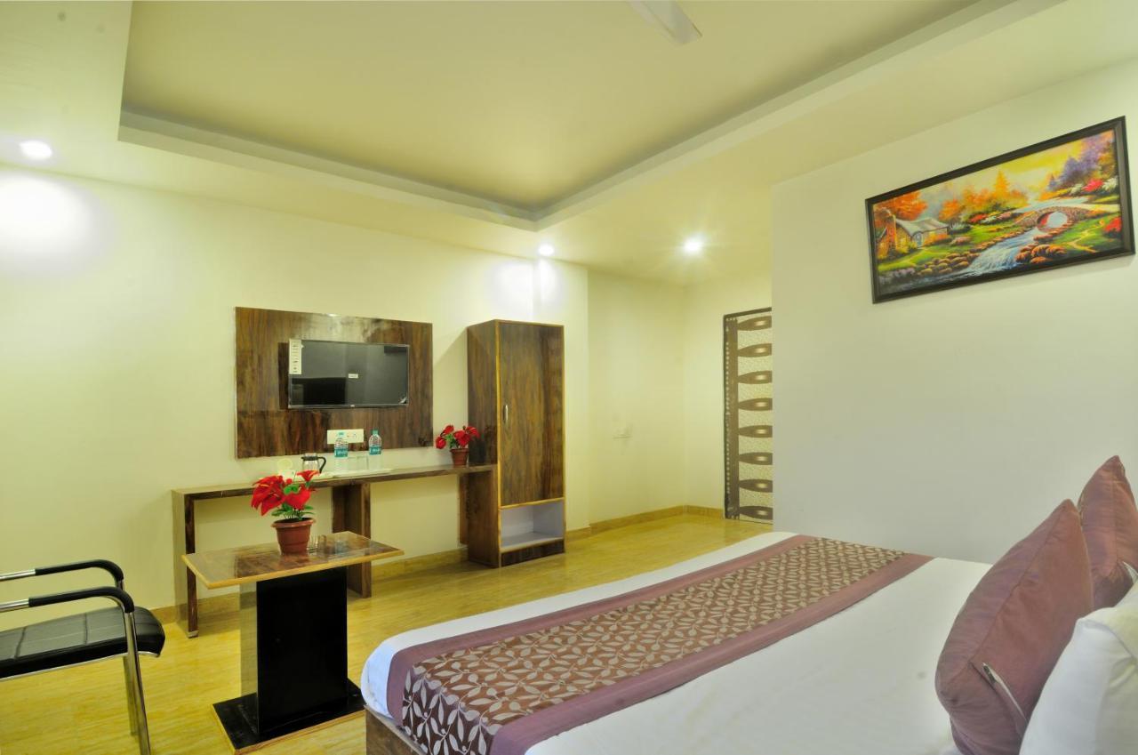 Hotel Noida Delight Exterior photo