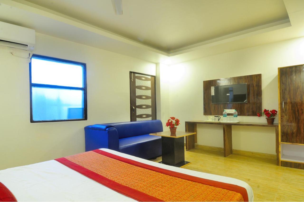 Hotel Noida Delight Exterior photo