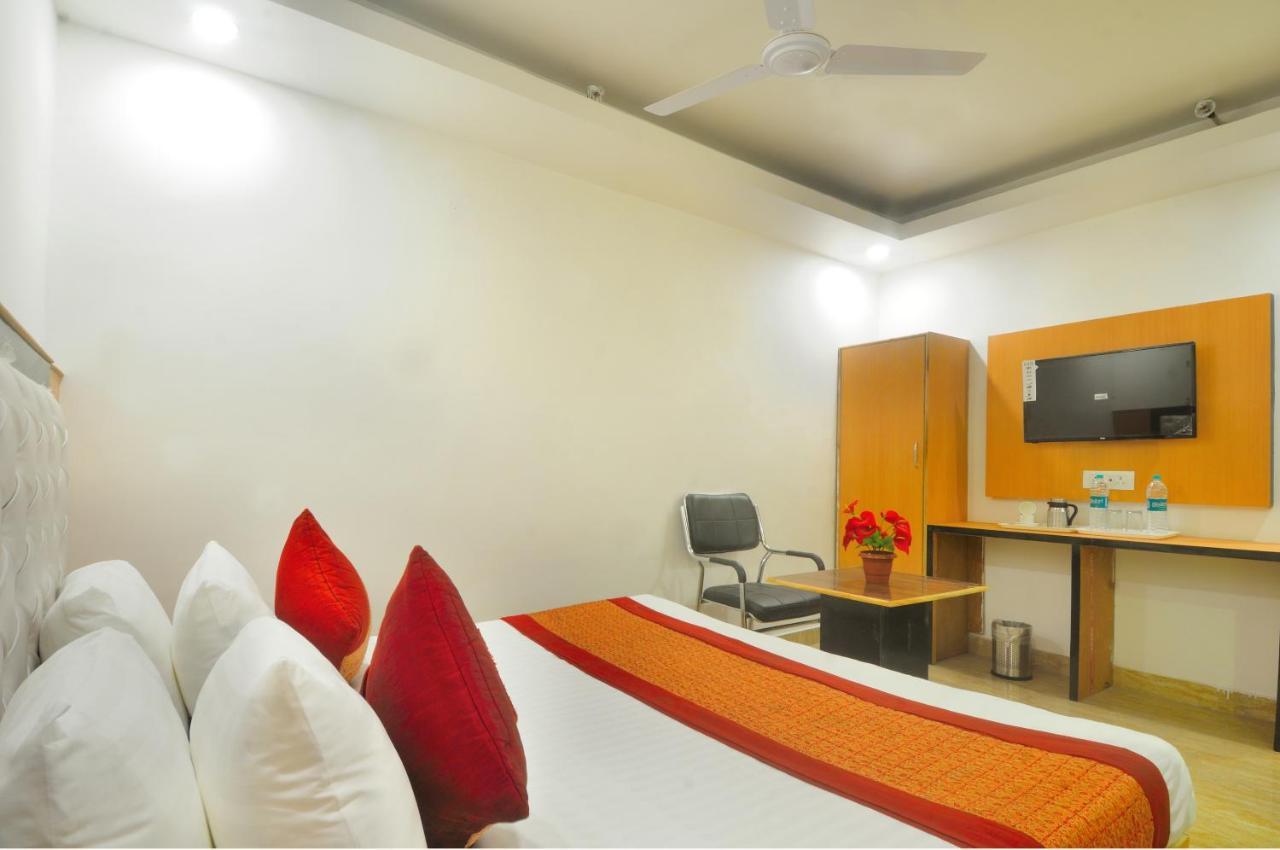 Hotel Noida Delight Exterior photo